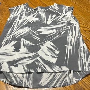 Simply Vera Vera Wang gray brushstrokes polyester blouse.  XS.